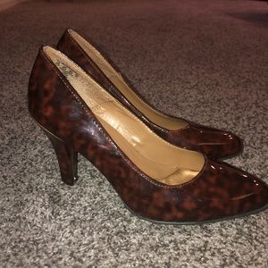 Icomfort Leopard Size 7.5 Heels